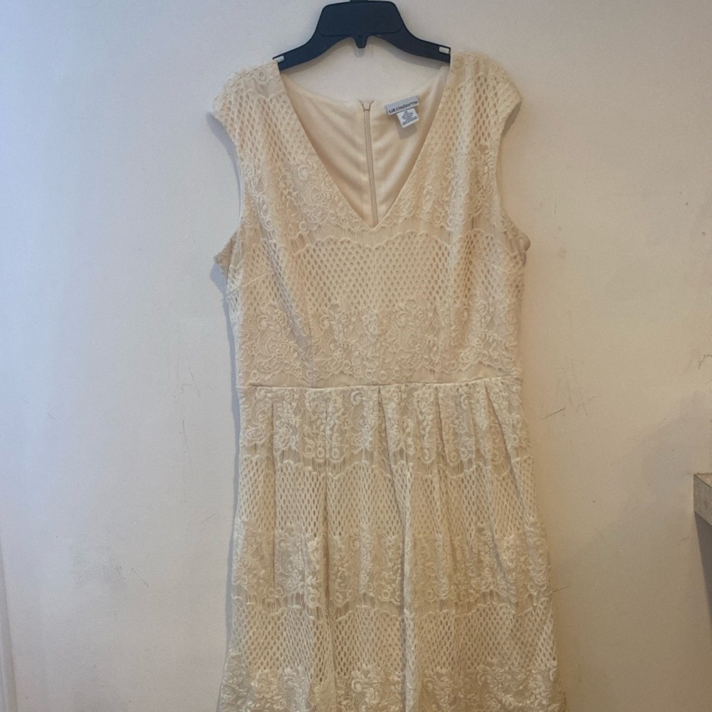 Liz Claiborne short sleeve dress, has been used but in good condition.